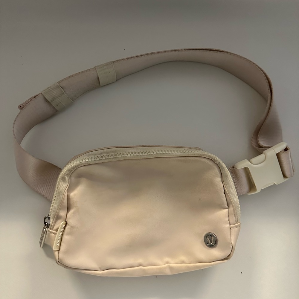Cream Lululemon Everywhere 1L Belt Bag
